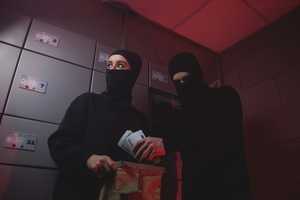 Квест Ограбление банка. Бумажный дом